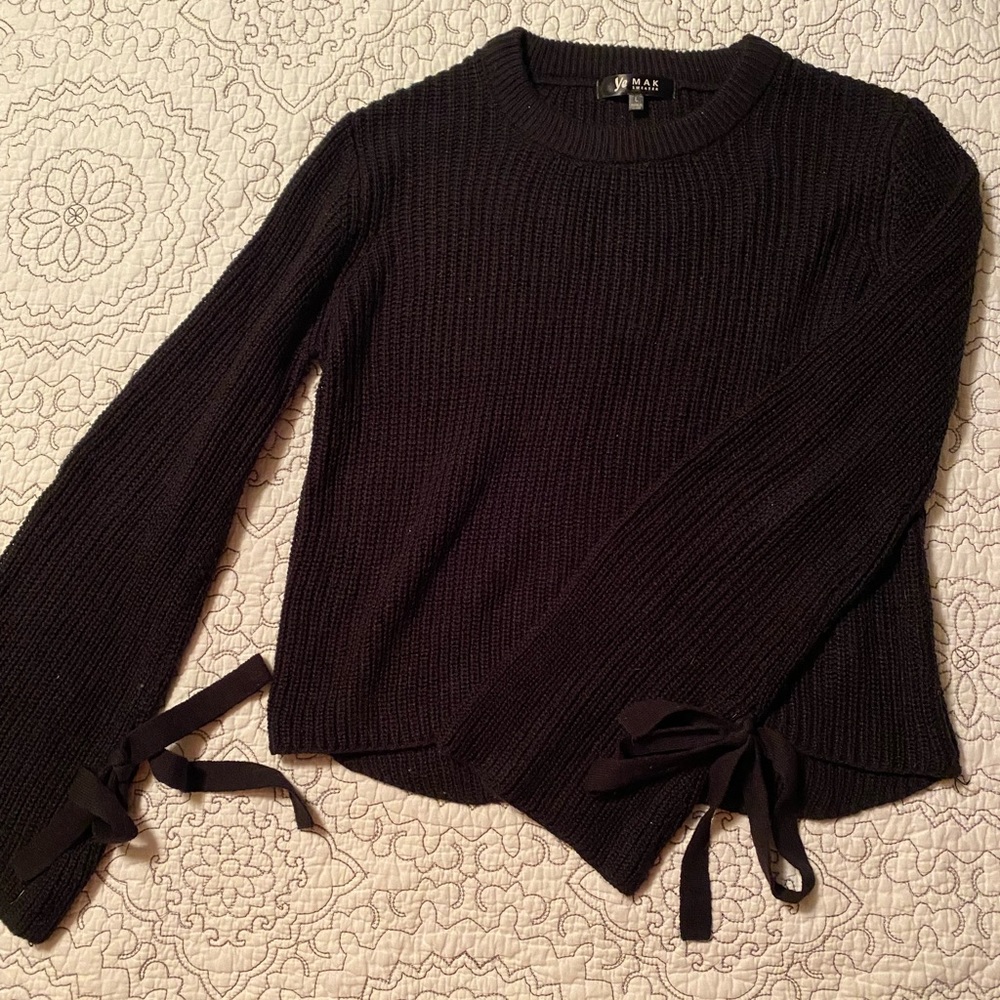 Cute tie-sleeve sweater, size S